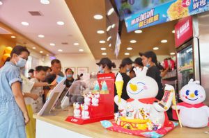 市场极致下沉“蜜雪冰城”与消费升级错位竞争