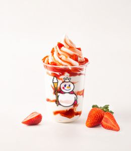 草莓味雪王大圣代